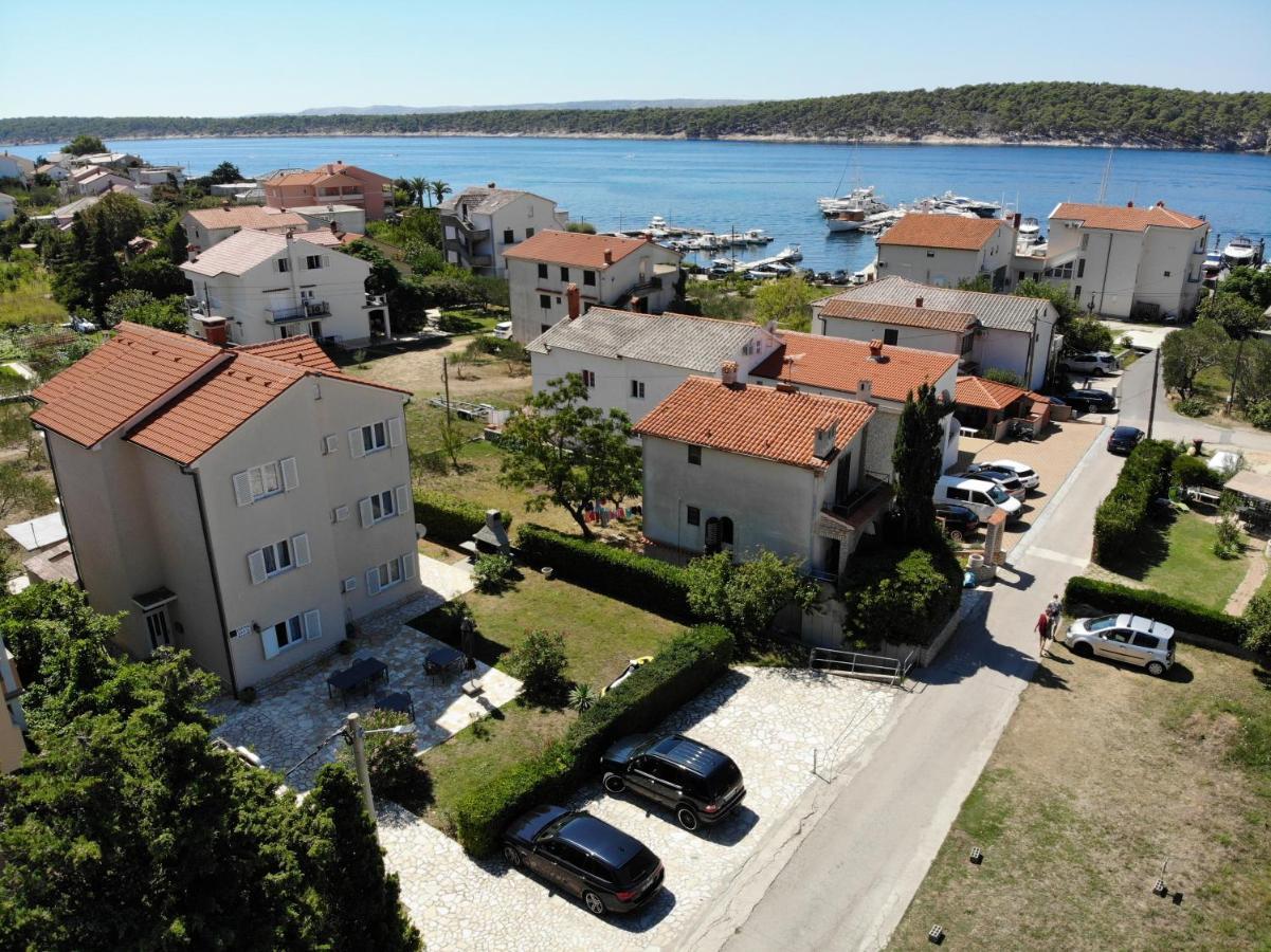 Apartman Theresa Barbat na Rabu Zewnętrze zdjęcie